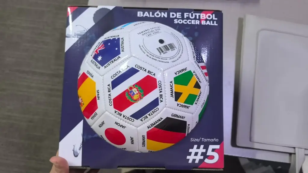 Caja Exhibidora para Balón Mini De Fútbol No.2 Banderas Mundial